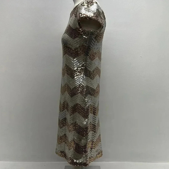 White House Black Market WHBM Mini Dress Sequin Sparkle Chevron Gold White XS - Picture 9 of 12